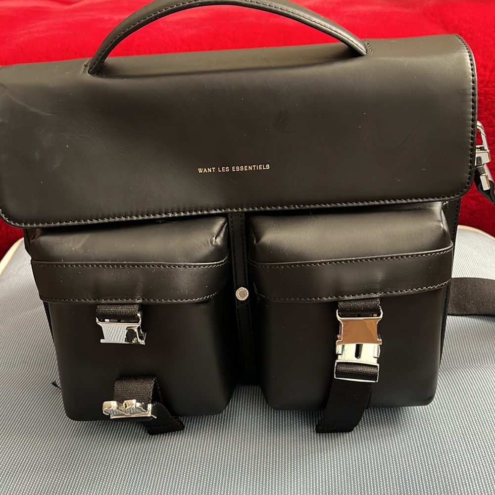 WANT les Essentials unisex messenger bag